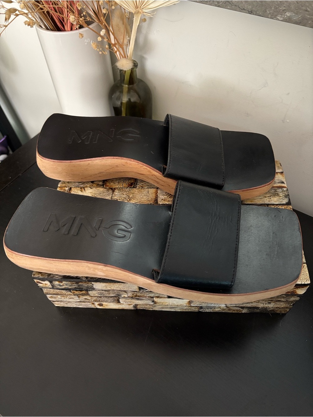MNG (39) Leather Sandal Wood Insole Rubber Insole Slide Strap Square Toed Mango - Picture 11 of 12